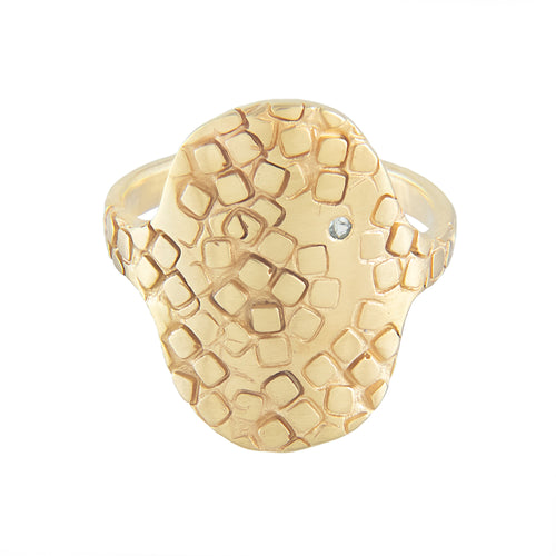 Large oval shield signet ring with green sapphire and square texture at the front in gold plated silver | Imprint Collection | Margo Orlovik